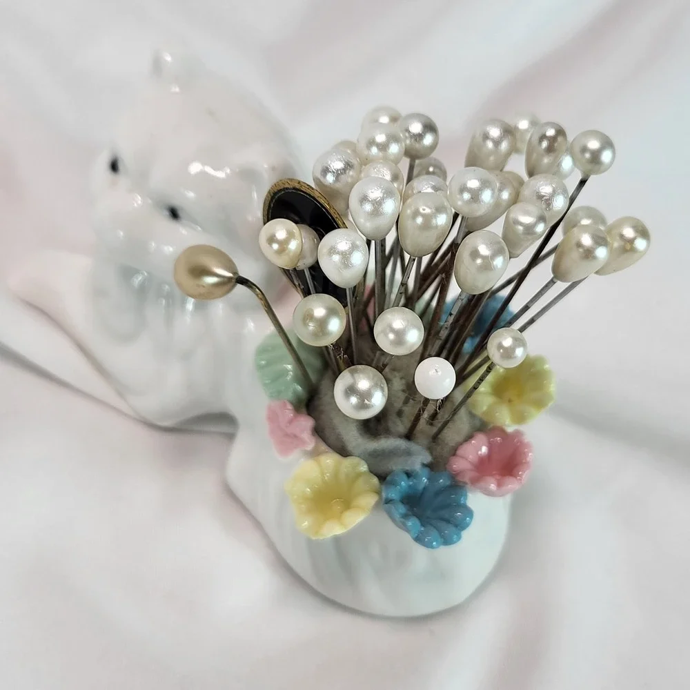 White Persian Kitty Cat w Flowers Porcelain Pin Cushion Pearl Tip Straight Pins